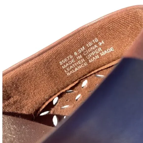 Clarks Brown Leather Mules Cut Out Detail Buckle Accent Slip On Clogs Size 8.5 M - Picture 4 of 9